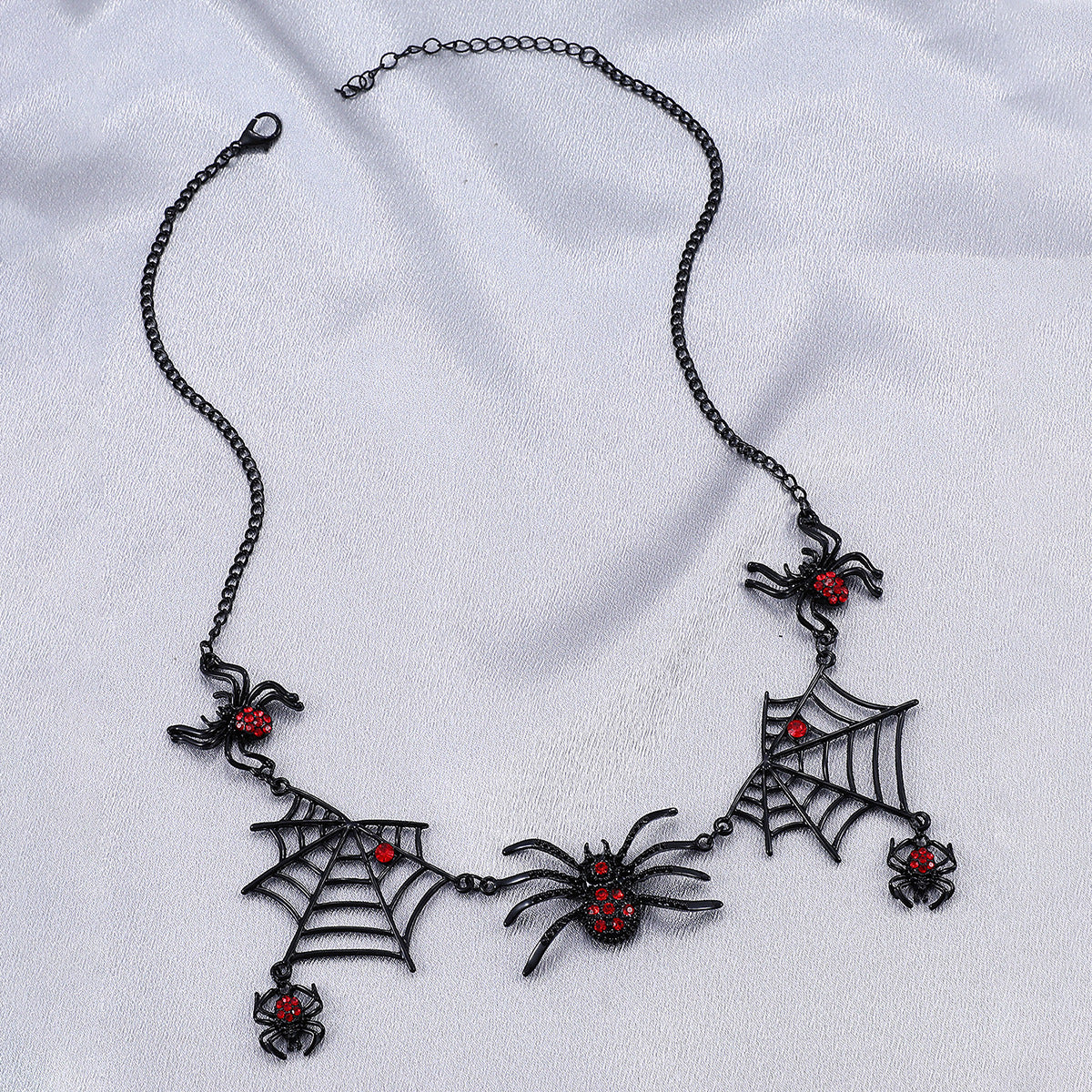 🕷️🕸️ Collar Araña y Telaraña 2026 – Joyería de Halloween con Estilo Gótico y Elegante 💎🖤