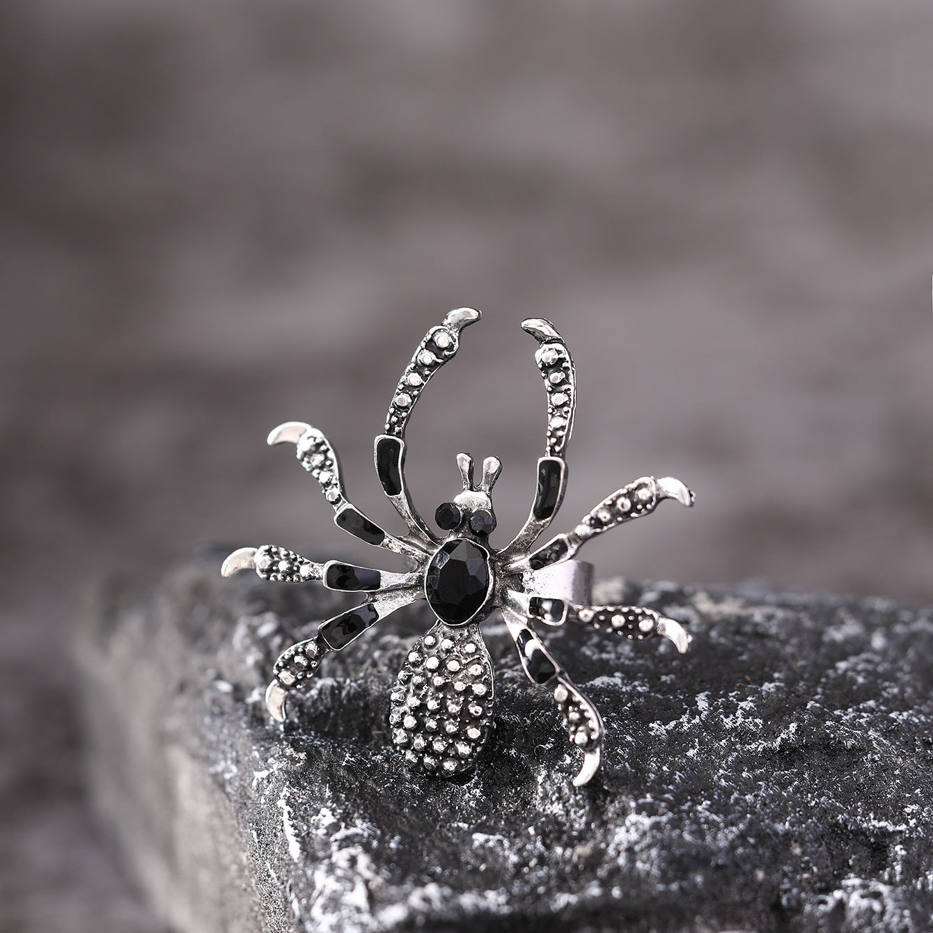 Anillo de araña con pedrería brillante 🕷️🖤✨
