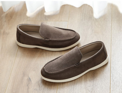 Mocasines slip-on de gamuza para hombre — Diseño cómodo con punta redonda y suela plana