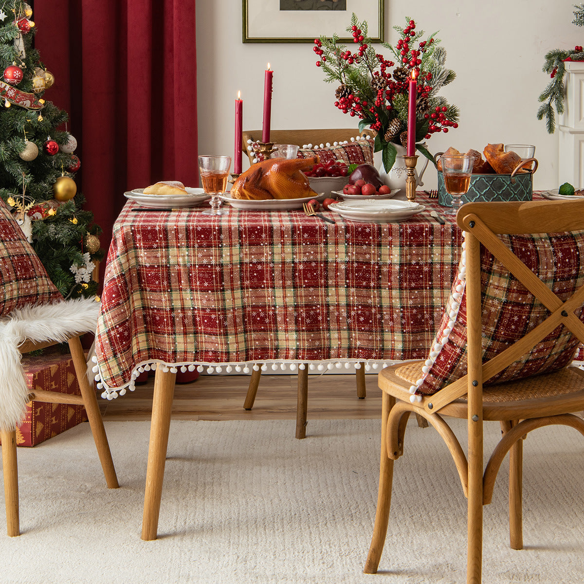 Mantel navideño nórdico de poliéster con diseño a cuadros y copos de nieve disponible en varios tamaños para decoración de mesa