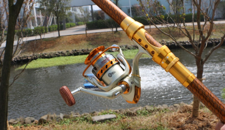Carrete de pesca YUMOSHI 12BB ultraligero con mango de madera y cuerpo metálico