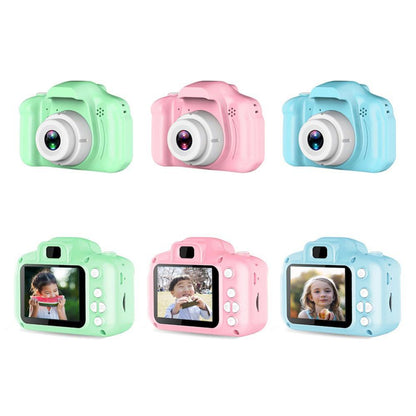 Cámara digital infantil impermeable con pantalla LCD de 2.3 pulgadas, 800 W píxeles y diseño resistente a golpes para fotos y vídeos.