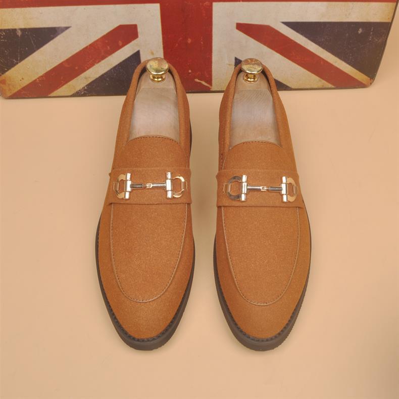 Zapatos de hombre en cuero sintético — Estilo coreano con punta afilada y plantilla elevadora