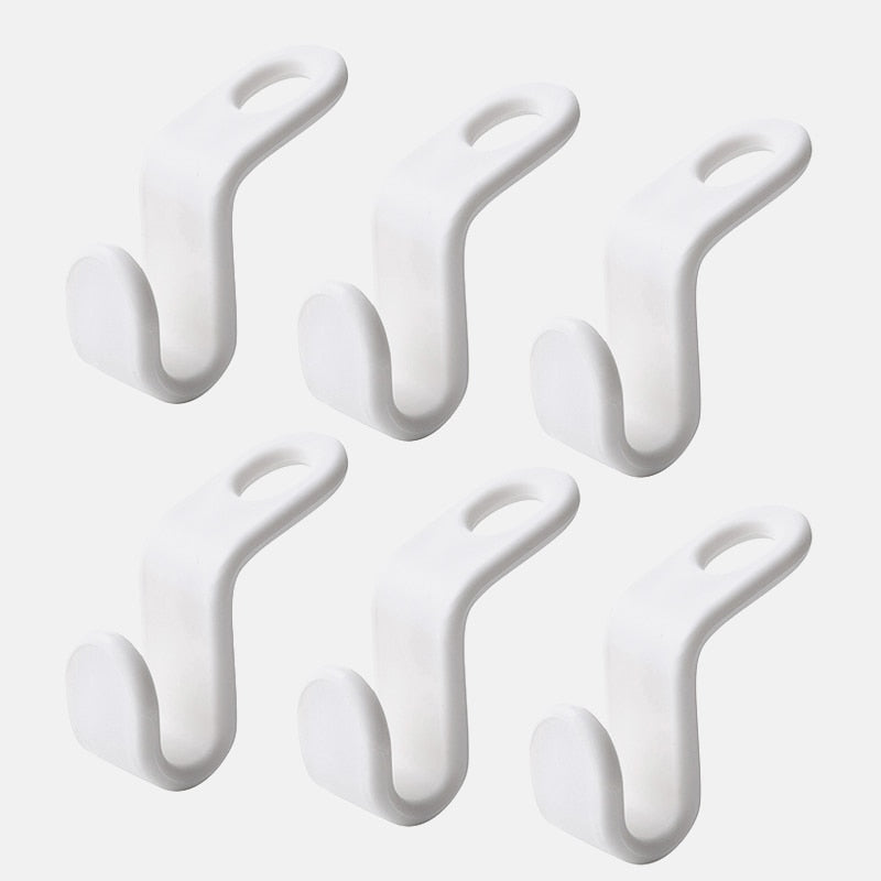Ganchos de polipropileno para conectar perchas y organizar la ropa en formato vertical ahorrando espacio.