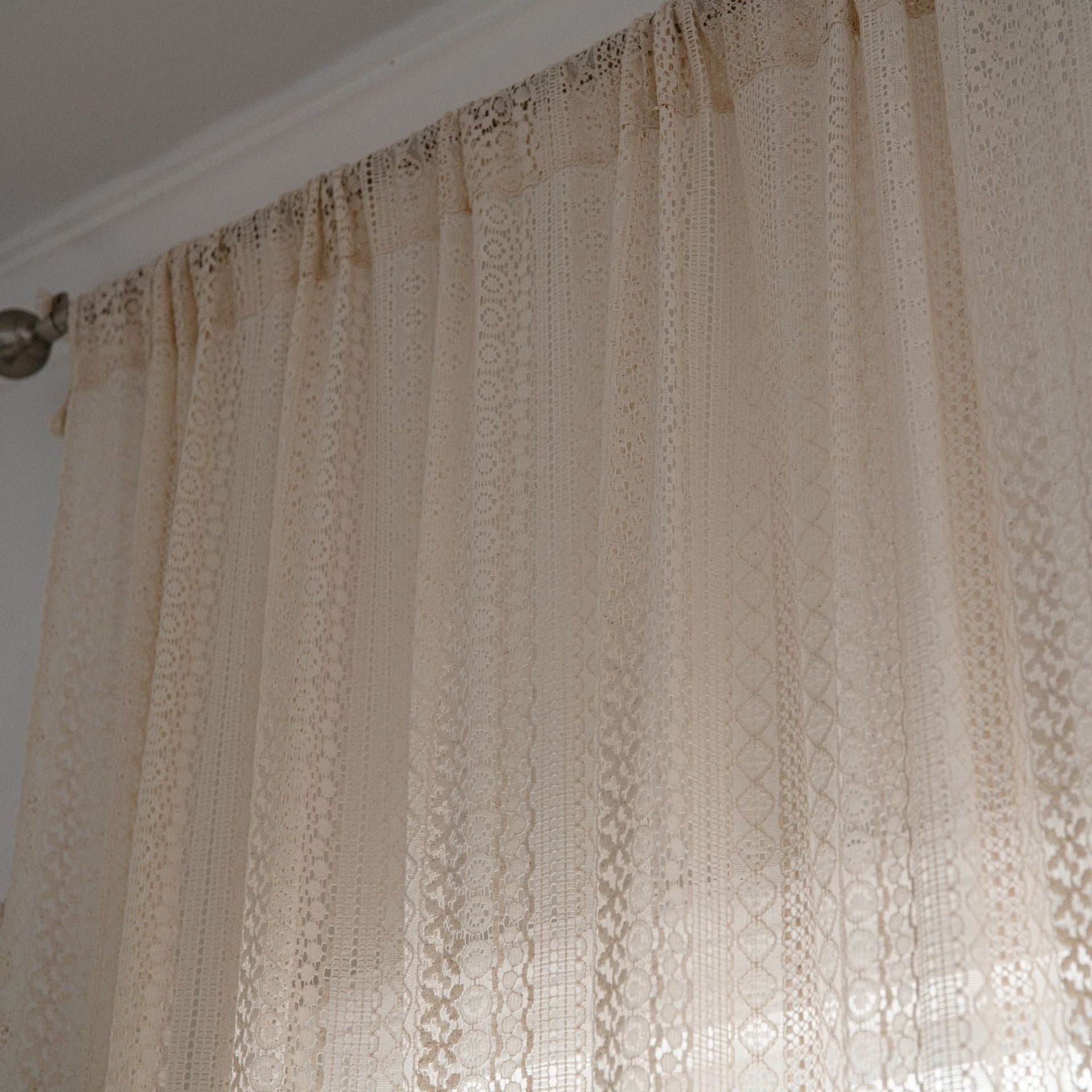 Cortina Americana de Ganchillo Translucida – Algodón Natural con Estilo Country Vintage