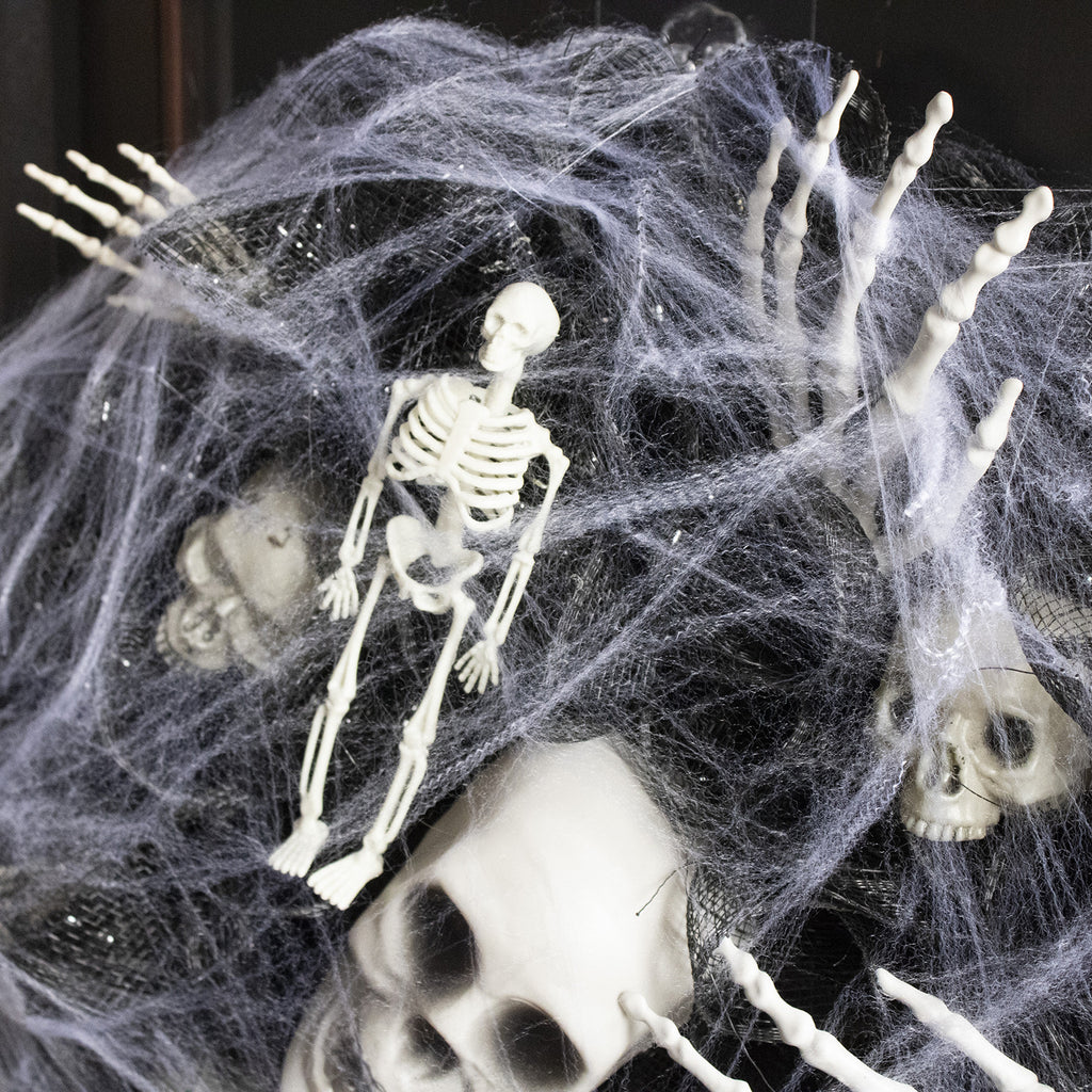 Guirnalda de Calaveras con Malla Negra – Decoración de Halloween para Interiores y Exteriores
