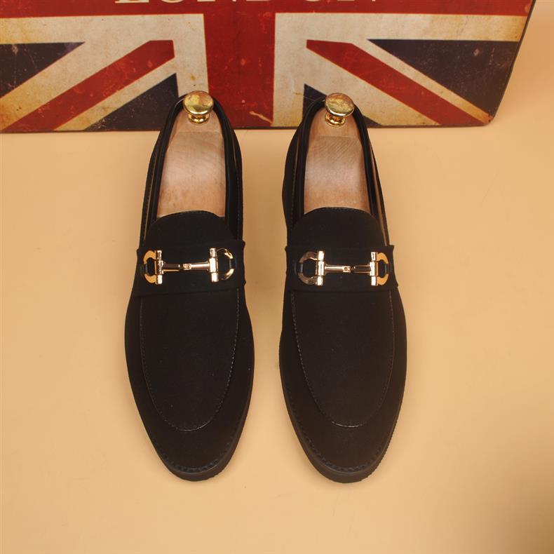 Zapatos de hombre en cuero sintético — Estilo coreano con punta afilada y plantilla elevadora