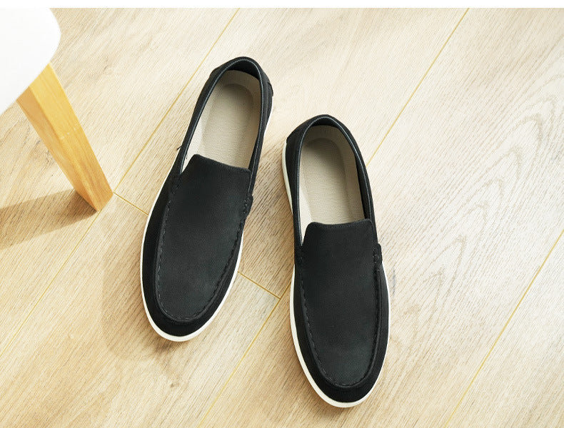Mocasines slip-on de gamuza para hombre — Diseño cómodo con punta redonda y suela plana