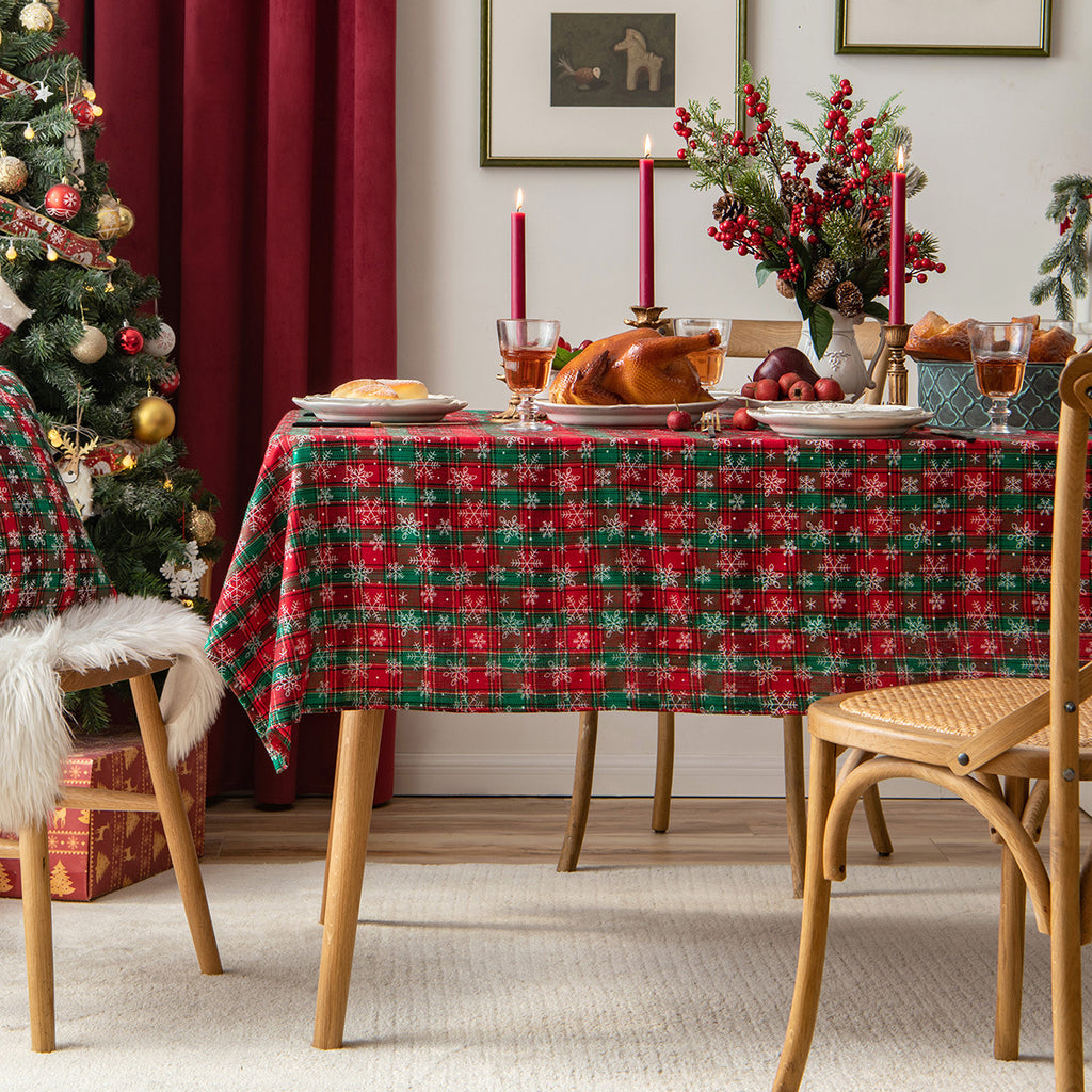 Mantel navideño nórdico de poliéster con diseño a cuadros y copos de nieve disponible en varios tamaños para decoración de mesa