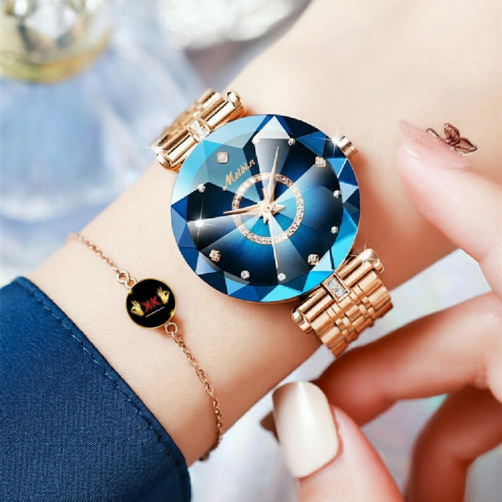 Reloj analógico para mujer con esfera azul facetada y correa metálica dorada, diseño elegante y moderno para uso diario.