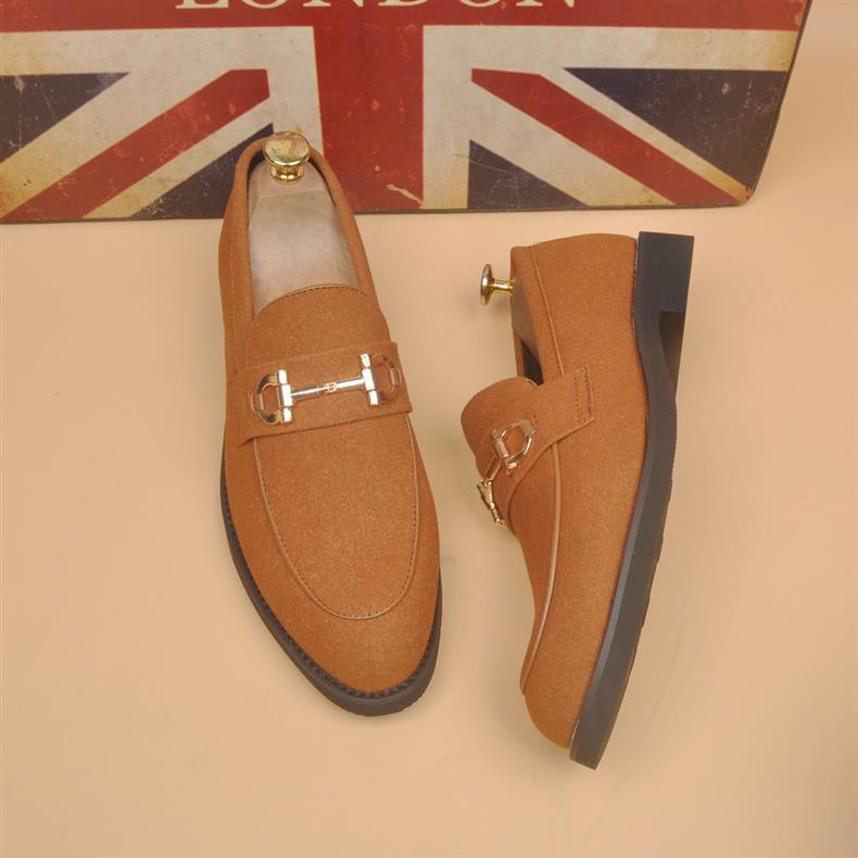 Zapatos de hombre en cuero sintético — Estilo coreano con punta afilada y plantilla elevadora