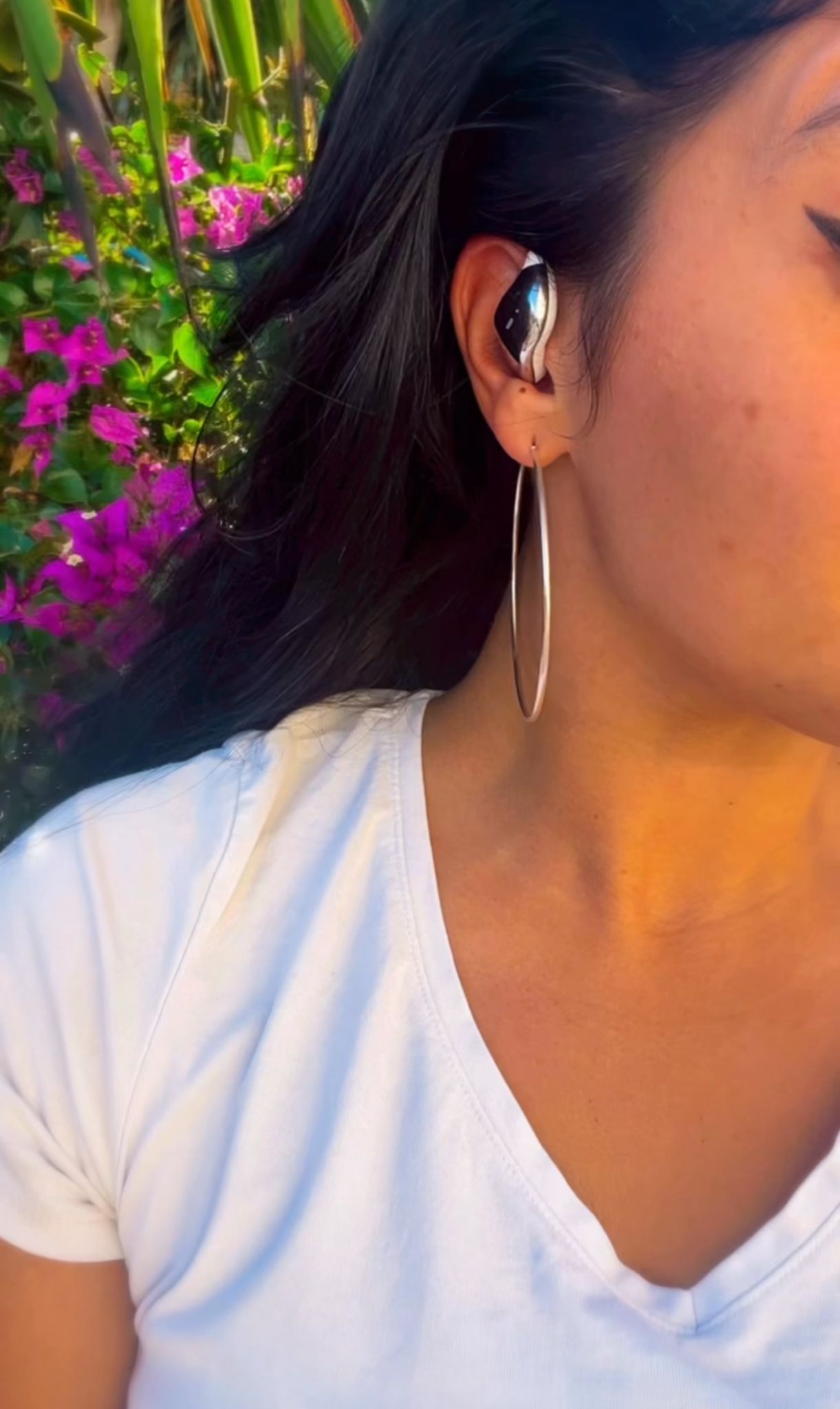 Auriculares deportivos inalámbricos con pantalla táctil a color, diseño ergonómico de gancho, sonido HIFI 360 grados, transmisión direccional y estuche de carga con pantalla LED.