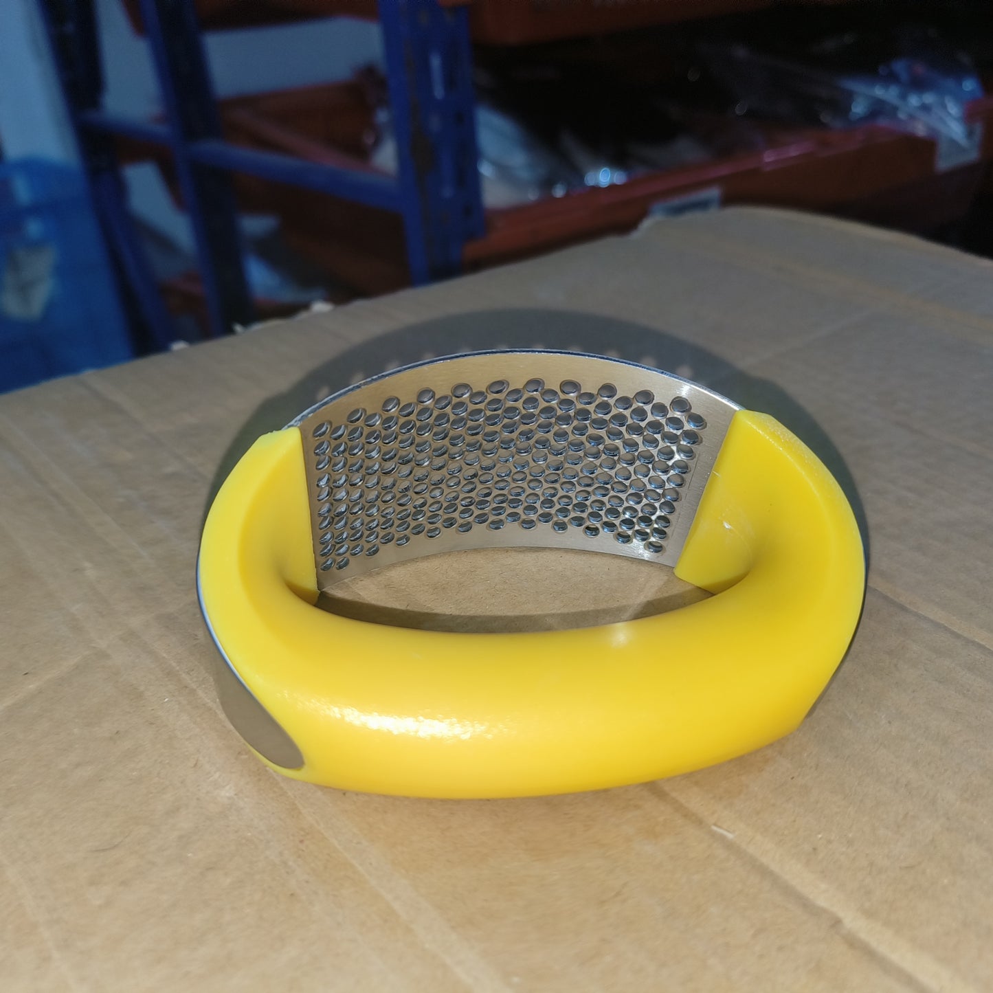 Prensador de ajo de acero inoxidable — Herramienta manual ergonómica