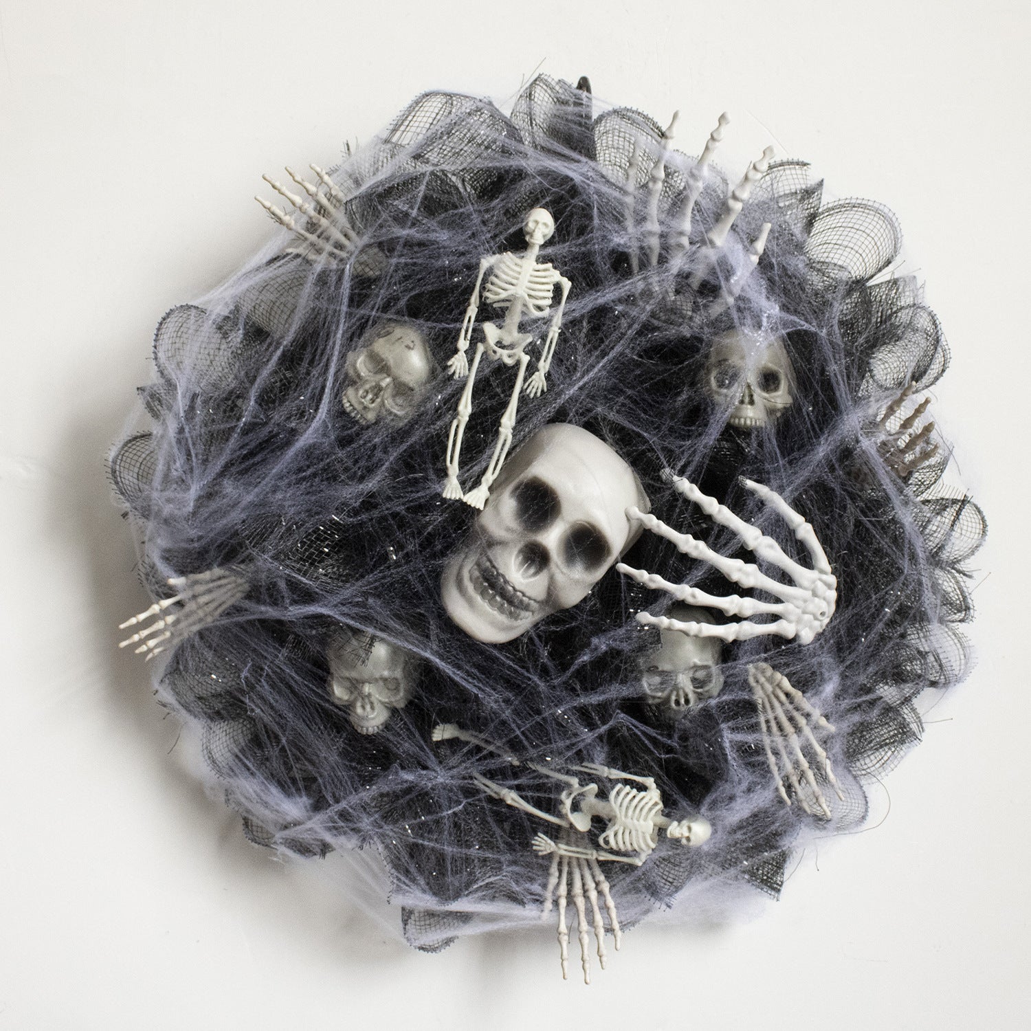 Guirnalda de Calaveras con Malla Negra – Decoración de Halloween para Interiores y Exteriores