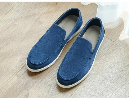 Mocasines slip-on de gamuza para hombre — Diseño cómodo con punta redonda y suela plana