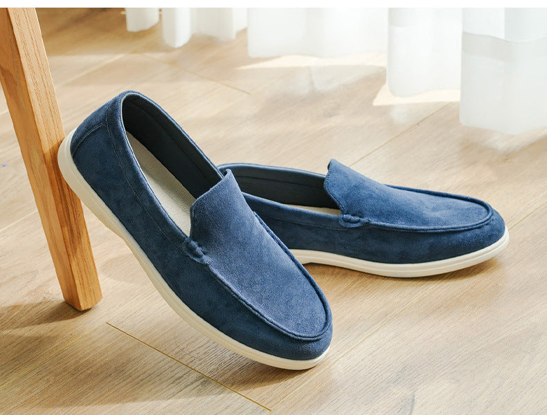 Mocasines slip-on de gamuza para hombre — Diseño cómodo con punta redonda y suela plana
