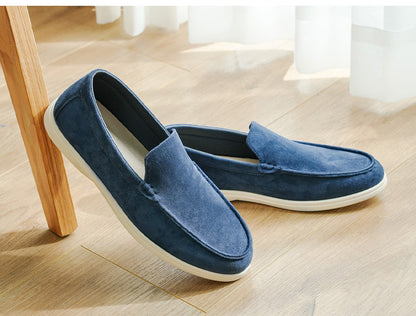 Mocasines slip-on de gamuza para hombre — Diseño cómodo con punta redonda y suela plana