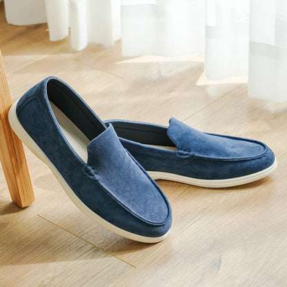 Mocasines slip-on de gamuza para hombre — Diseño cómodo con punta redonda y suela plana