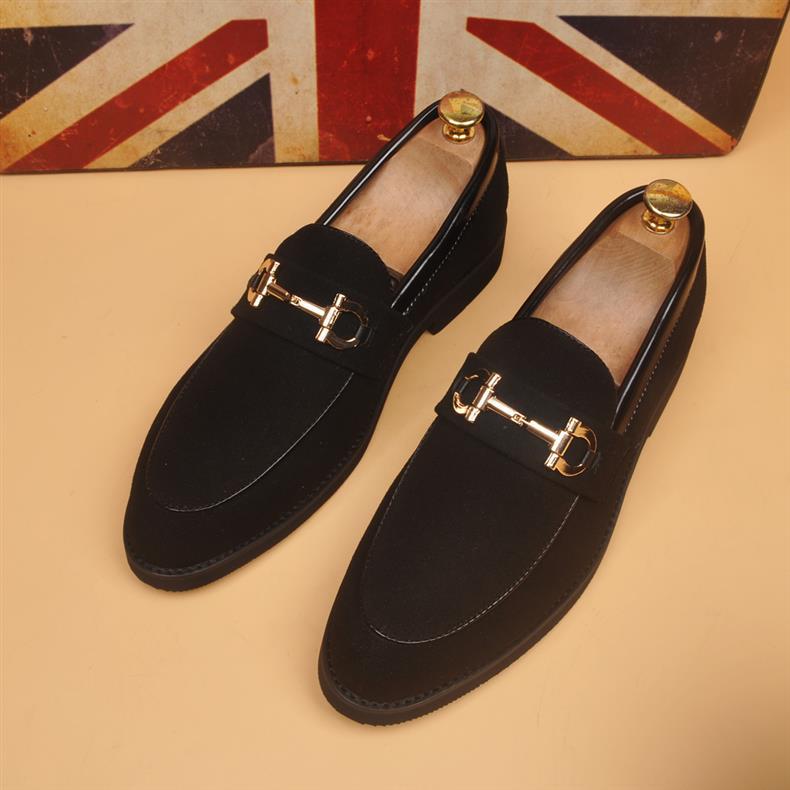 Zapatos de hombre en cuero sintético — Estilo coreano con punta afilada y plantilla elevadora