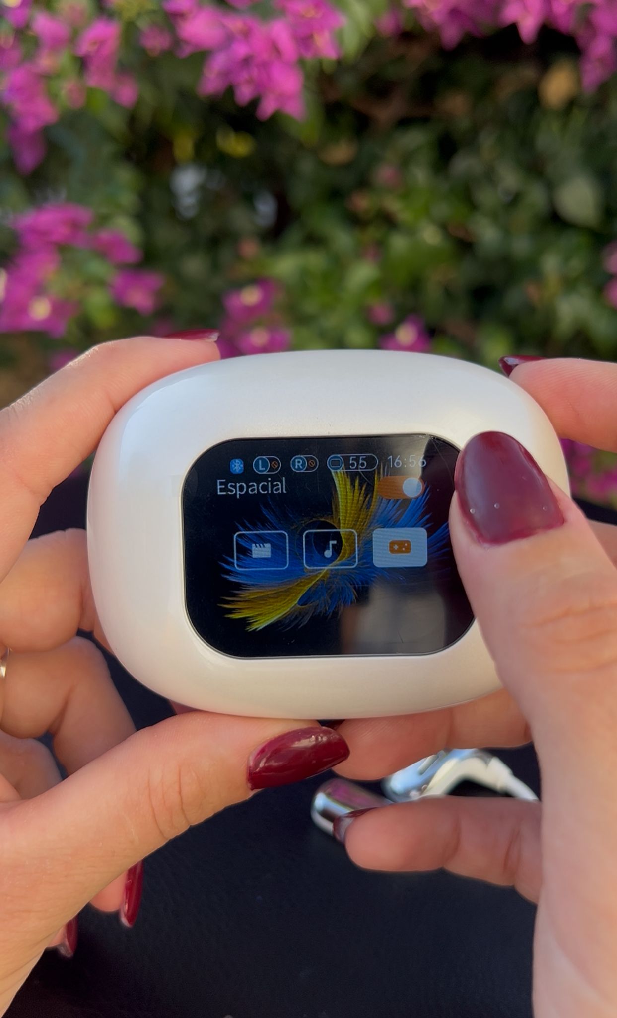 Auriculares deportivos inalámbricos con pantalla táctil a color, diseño ergonómico de gancho, sonido HIFI 360 grados, transmisión direccional y estuche de carga con pantalla LED.