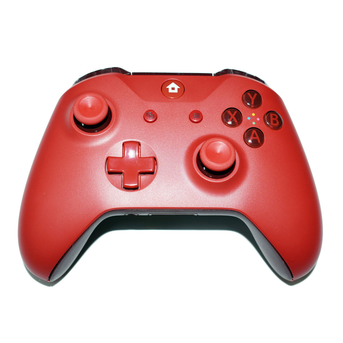 Mando inalámbrico con vibración y diseño ergonómico para juegos en consola.