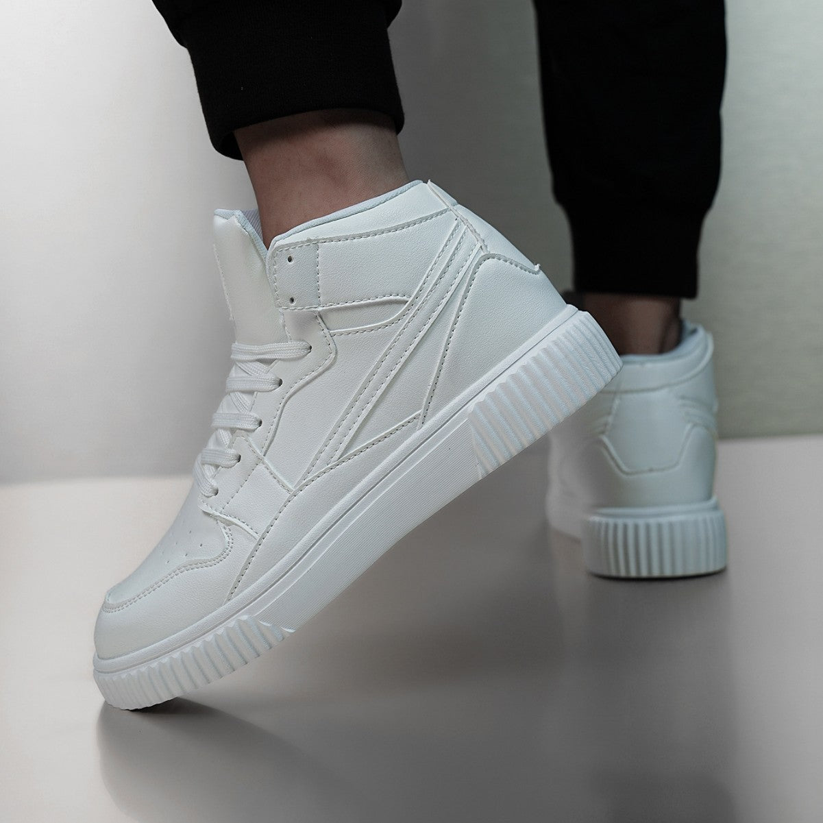 Zapatillas casual para hombre – Diseño versátil en color blanco