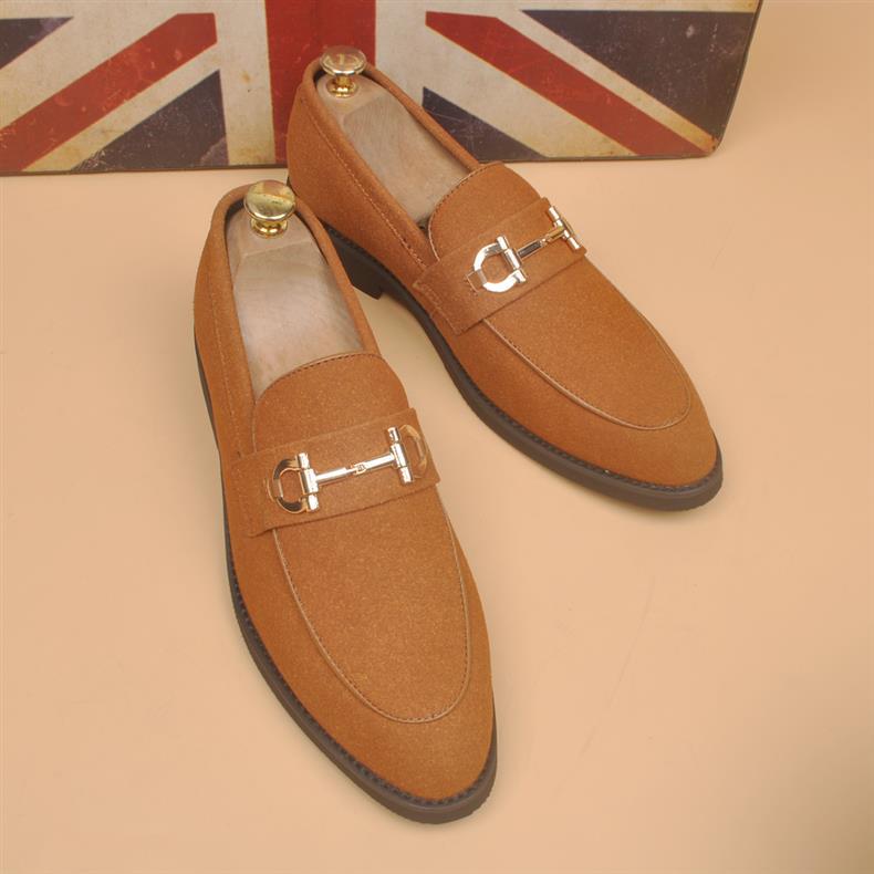 Zapatos de hombre en cuero sintético — Estilo coreano con punta afilada y plantilla elevadora