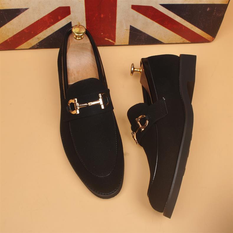 Zapatos de hombre en cuero sintético — Estilo coreano con punta afilada y plantilla elevadora