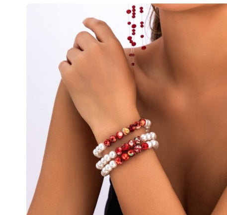 Collar gótico de perlas sintéticas hecho a mano con cuentas acrílicas y diseño geométrico en color blanco K.