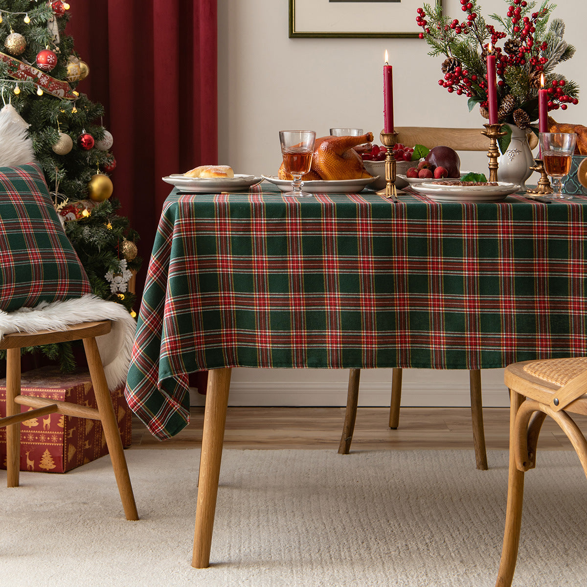 Mantel navideño nórdico de poliéster con diseño a cuadros y copos de nieve disponible en varios tamaños para decoración de mesa