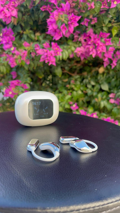 Auriculares deportivos inalámbricos con pantalla táctil a color, diseño ergonómico de gancho, sonido HIFI 360 grados, transmisión direccional y estuche de carga con pantalla LED.