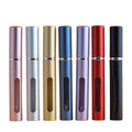 Frasco recargable de perfume de 5 ml con botella interior de vidrio y funda de aluminio, diseño compacto y resistente disponible en varios colores para uso portátil diario.