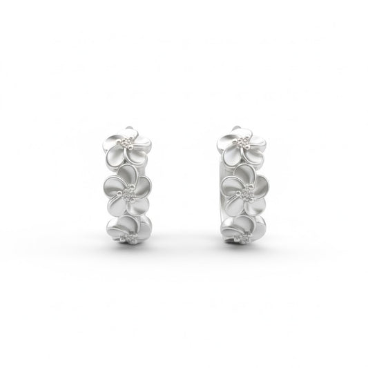 Pendientes de plata 925 con diseño floral e incrustaciones de circonitas, acabado brillante tipo diamante y cierre de presión, joyería hipoalergénica de estilo elegante.