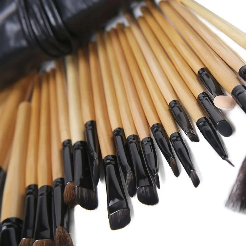 Set de 24 Brochas de Maquillaje Profesional con Bolsa de Almacenamiento