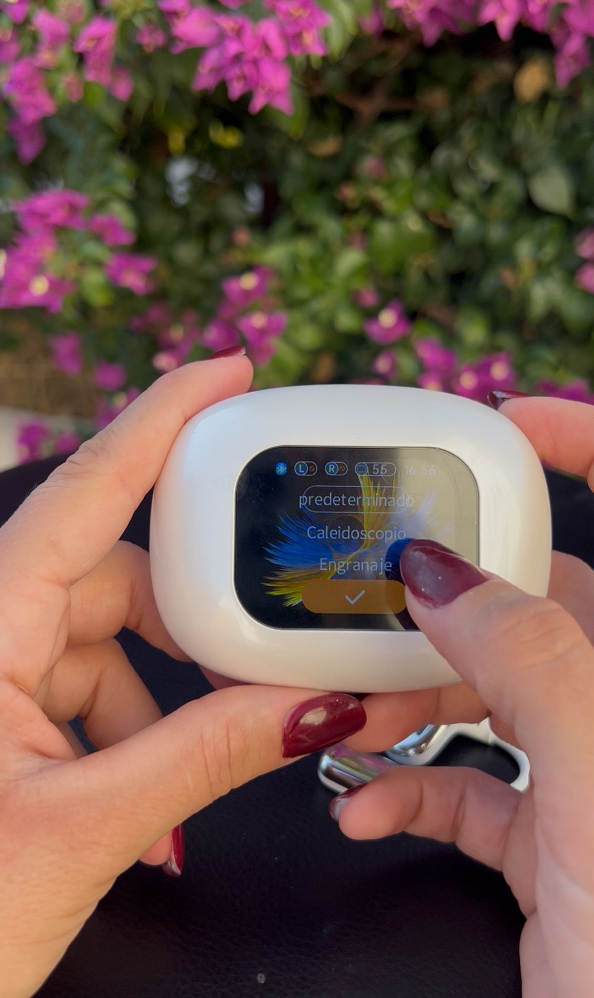 Auriculares deportivos inalámbricos con pantalla táctil a color, diseño ergonómico de gancho, sonido HIFI 360 grados, transmisión direccional y estuche de carga con pantalla LED.