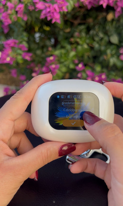 Auriculares deportivos inalámbricos con pantalla táctil a color, diseño ergonómico de gancho, sonido HIFI 360 grados, transmisión direccional y estuche de carga con pantalla LED.