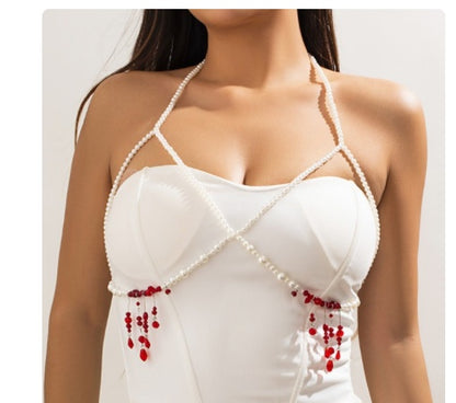 Collar gótico de perlas sintéticas hecho a mano con cuentas acrílicas y diseño geométrico en color blanco K.