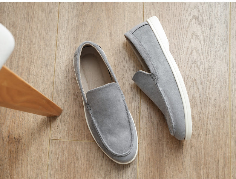 Mocasines slip-on de gamuza para hombre — Diseño cómodo con punta redonda y suela plana