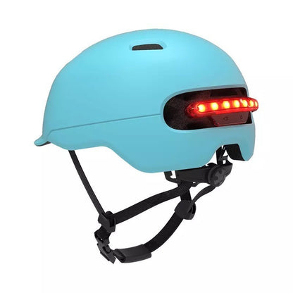 Casco inteligente con luz LED trasera – Seguridad urbana con batería recargable