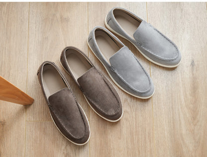 Mocasines slip-on de gamuza para hombre — Diseño cómodo con punta redonda y suela plana