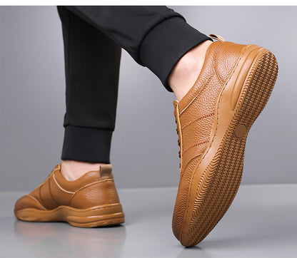 Zapatos casuales de hombre — Estilo coreano en cuero de primera capa con perforaciones modernas