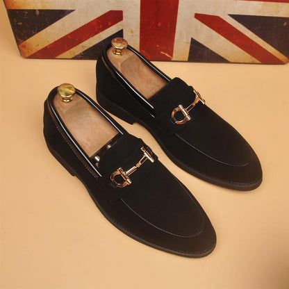 Zapatos de hombre en cuero sintético — Estilo coreano con punta afilada y plantilla elevadora