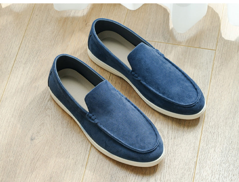 Mocasines slip-on de gamuza para hombre — Diseño cómodo con punta redonda y suela plana