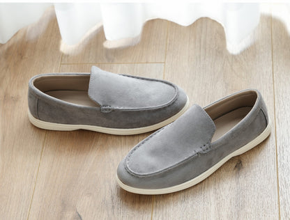 Mocasines slip-on de gamuza para hombre — Diseño cómodo con punta redonda y suela plana