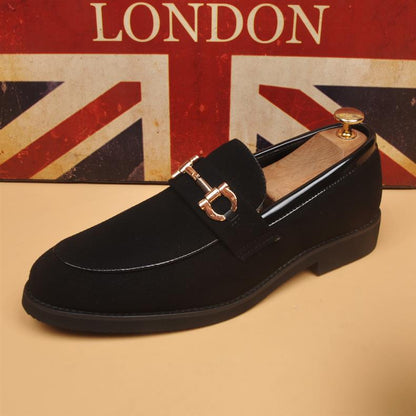 Zapatos de hombre en cuero sintético — Estilo coreano con punta afilada y plantilla elevadora